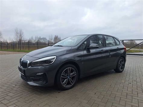 Schema, iliustruojanti oficialaus BMW atstovo ir atstovybės ryšį su gamintoju ir klientu