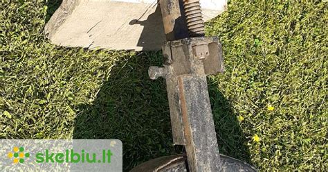 Tematinė nuotrauka: Plūgo Downhil - Spring ratas arimo metu