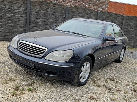 schematinis automobilio „Mercedes Benz S320“ ir „Toyota Auris“ susidūrimo vaizdas