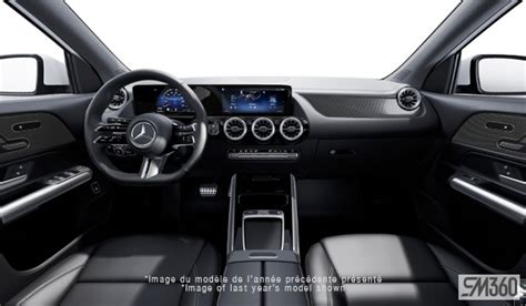 Mercedes-Benz GLA 250 salono interjeras su vairu ir centriniu pultu