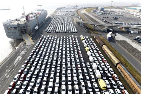 Vokietijos automobilių gamyklos ir modernūs greitkeliai