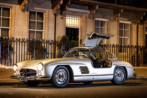 Mercedes-Benz 300 SL su atidarytomis 