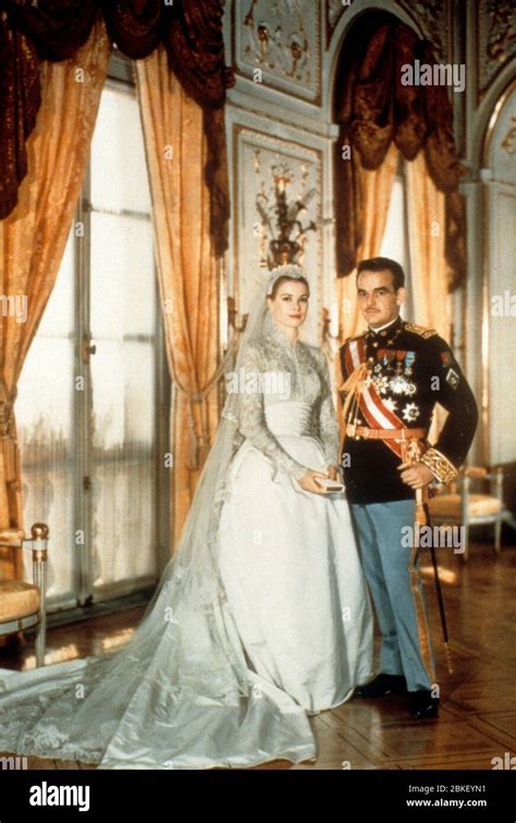 Grace Kelly ir princo Rainier III sužadėtuvių nuotrauka