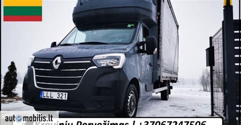 Teminė nuotrauka: lengvųjų krovinių gabenimo automobilis su vairuotoju