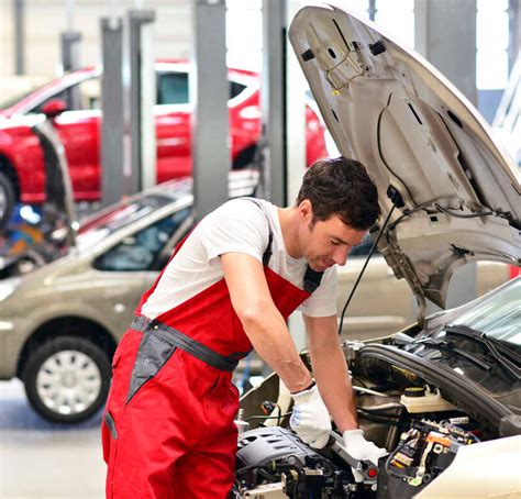 Infografika, iliustruojanti įvairias automobilių serviso paslaugas