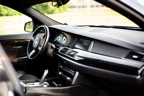 BMW 535 GT interjero vaizdas su multifunkciniu ekranu