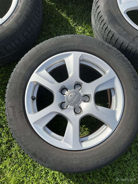 Audi A3 automobilio ratai su juodais R16 ratlankiais
