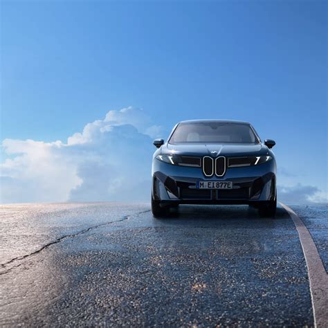 Vaizdas: smarkiai apgadintas automobilis BMW po avarijos Telšiuose