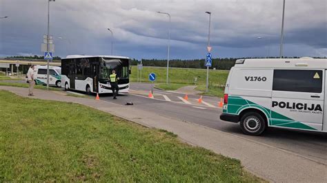 Autobuso avarijos vieta, policijos tyrimas