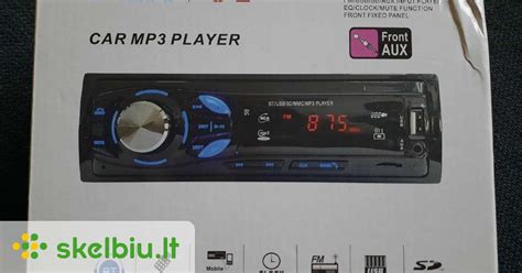 automobilio radijo ekranas su kodo užrašu