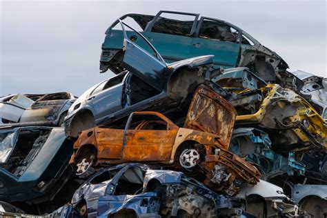 senų automobilių ardymo atliekos