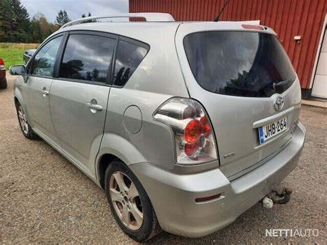 Toyota Corolla Verso su skirtingais ratlankių tipais (žiemos/vasaros)