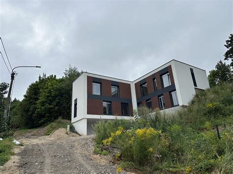 Miesto panoramos su dykumos kraštovaizdžiu kontrastas
