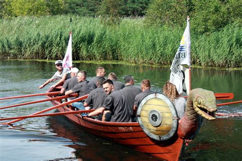 Vikingų laivų statybos technikos iliustracijos