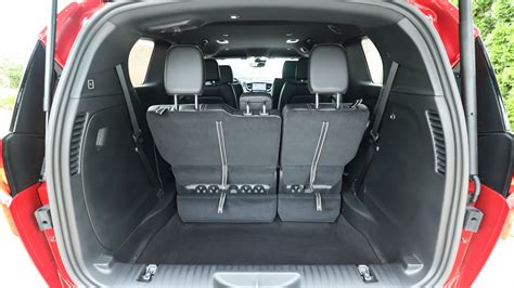 Inografika: Chrysler Grand Voyager salono erdvės išplanavimas