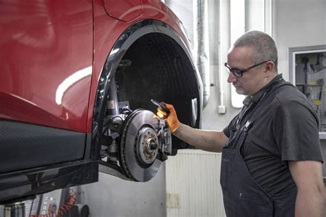 automobilio priežiūra dirbtuvėse