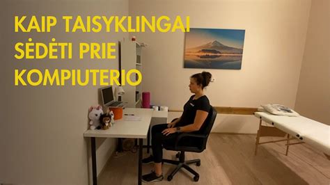 Asmuo sėdintis prie kompiuterio egzamino metu