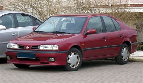Tematinė nuotrauka su Nissan Primera P10 1.6 SLX automobiliu