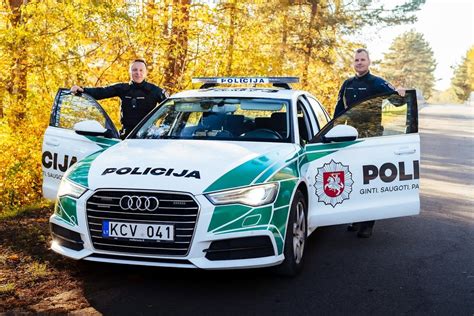 Teminė nuotrauka apie eismo saugumą ir policijos darbą