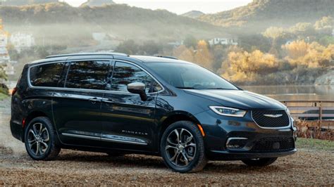 Nuotrauka: „Chrysler Pacifica“ minivenas
