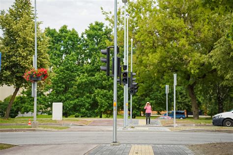 Šviesoforu reguliuojama sankryža su aiškiais signalais