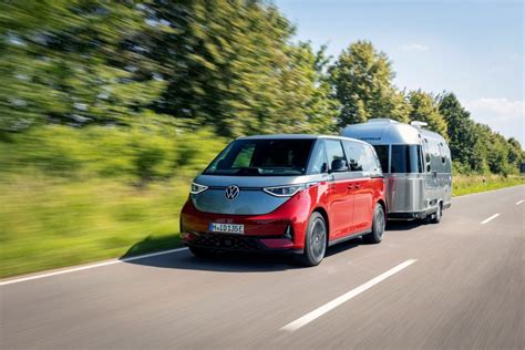 Nuotrauka: Volkswagen Golf V su priekaba, demonstruojantis vilkimo galimybes