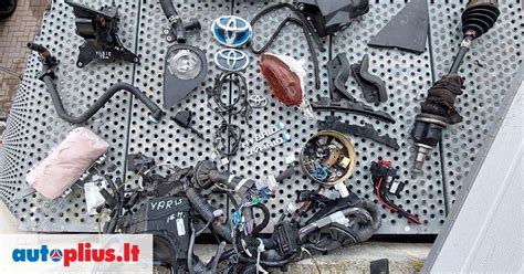 Tematinis paveikslėlis: įvairios automobilių elektronikos dalys