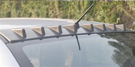 Detalizuotas automobilio antenos (tinklelio ant galinio stiklo) vaizdas