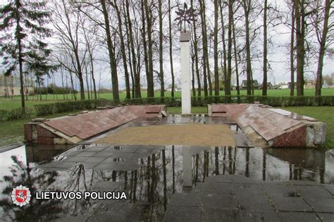 Atminimo paminklas Jonavoje „Azoto“ avarijos aukoms