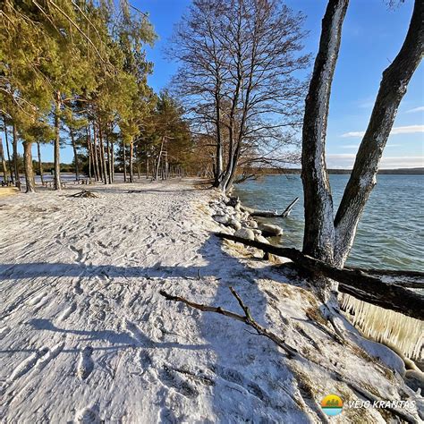 Užšalęs Baikalo ežeras ir Olchono sala