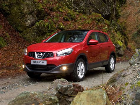 Nissan Qashqai 2009 saugiklių dėžių vietos schemos