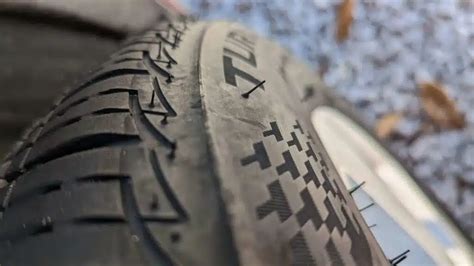 Tematinė nuotrauka: „Nokian“ padangos ant automobilio