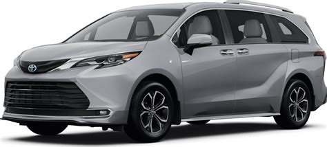 Toyota Sienna su skirtingų tipų ratlankiais, vizualizuojanti skirtumus