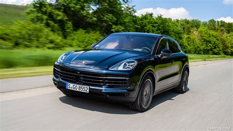 Porsche Cayenne S su Moonlight Blue Metallic spalva