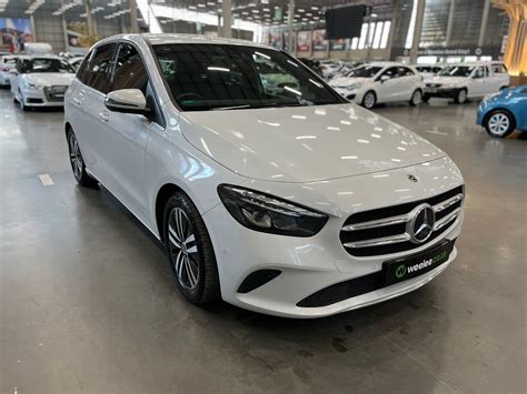 Mercedes-Benz B200 variklio skyriaus išdėstymas, žymint pagrindinius keičiamus elementus (filtrai, skysčiai)