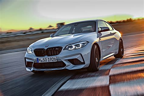 BMW M2 Competition važiuojant trasoje