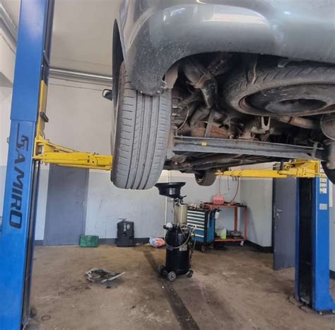 autoservisas, kur atliekamas alyvos keitimas