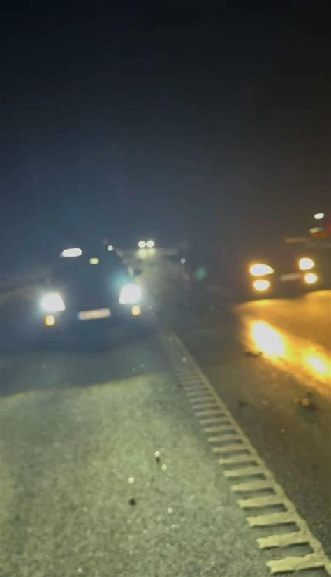 Nuotrauka iš avarijos vietos, kurioje matomas sumaitotas mikroautobusas