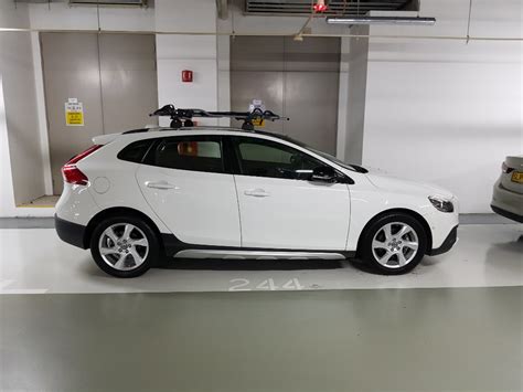 Thematic photo of Volvo V40 with roof rack