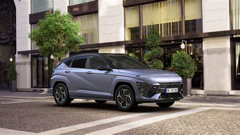 Hyundai KONA hibrido salono nuotrauka su navigacijos sistema