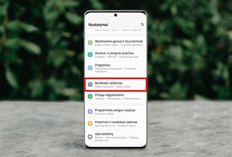 Tematinis paveikslėlis: Išmaniojo telefono ekranas su „Samsung Members“ programėlės meniu, rodančiu baterijos, saugyklos ir atminties būseną.