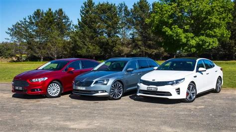 Infografika, lyginanti „Kia Optima“ ir „Škoda Superb“ parametrus