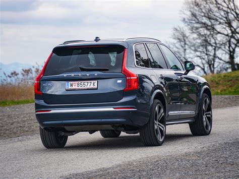 Volvo XC90 T8 AWD įkraunamojo hibrido įkrovimo stotelės iliustracija