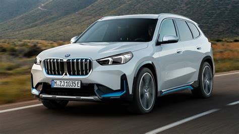 BMW X1 automobilio išorės dizaino raida per skirtingas kartas