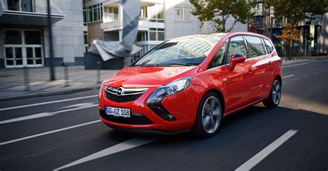 Teminė nuotrauka su Opel Zafira varikliu