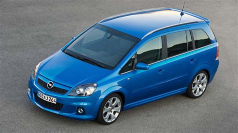 Opel OPC modelių šeimos infografika (pvz., Astra, Corsa, Zafira, Vectra)