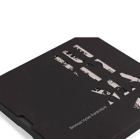 pavyzdys ISBN brūkšninio kodo ant knygos viršelio