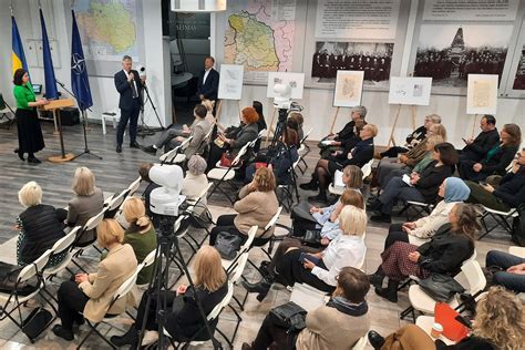 Teminė iliustracija apie patikimumą ir nepatikimumą automobilių ir verslo kontekste
