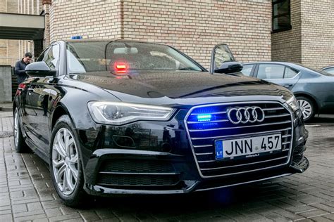 naujas policijos automobilis Audi A6 Quattro su naujausiais policijos ženklais