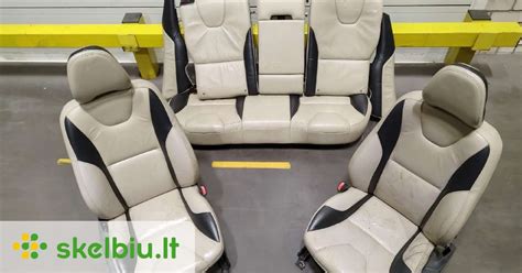„Volvo“ visureigio salonas su ergonomiškomis sėdynėmis